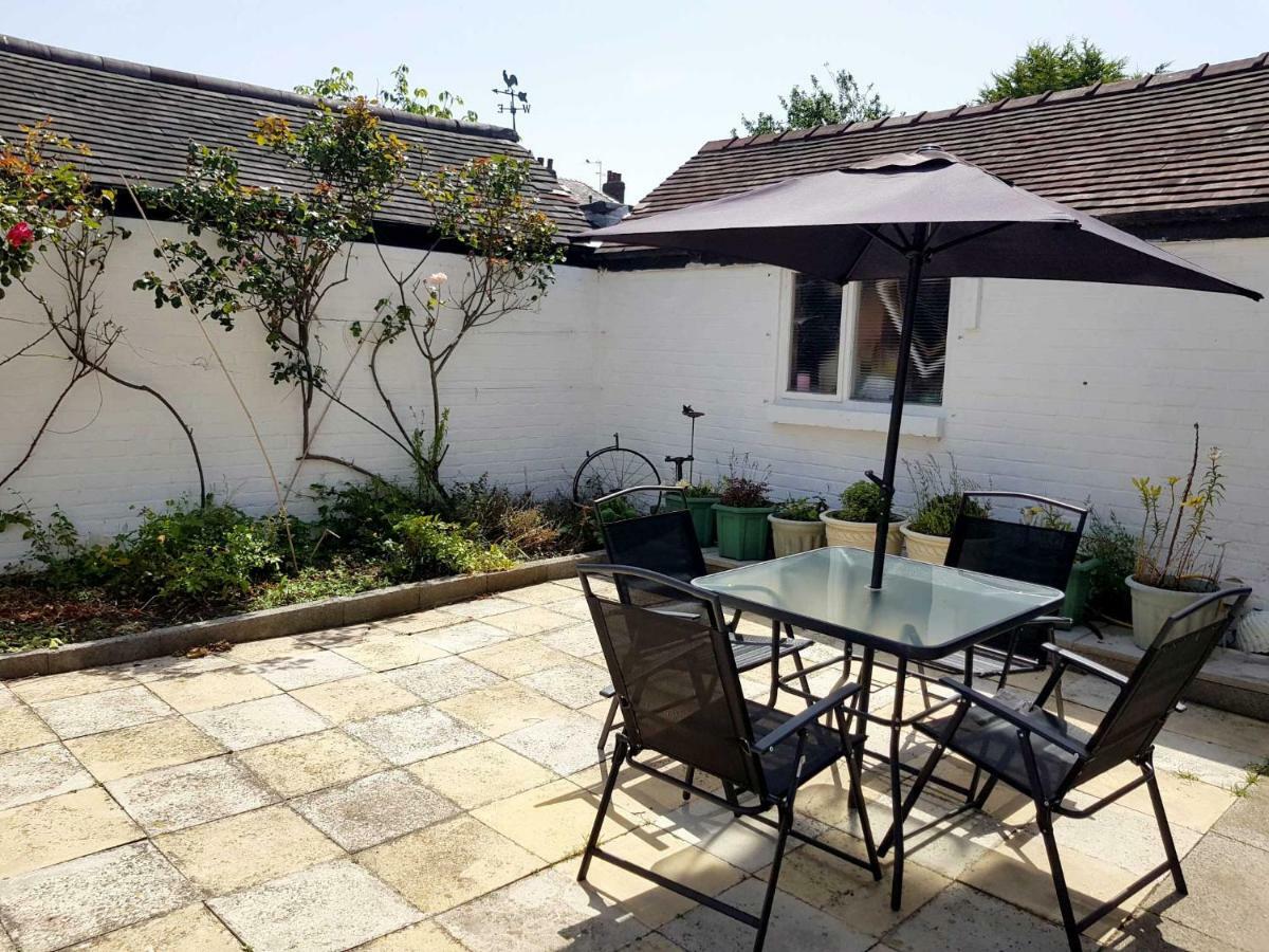 Blackpoolholidaylets The Bungalow Экстерьер фото